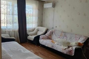 1-к квартира, 38 м², 1/3 эт.