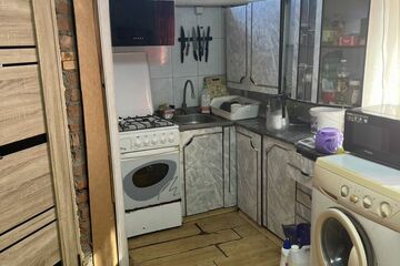 4-к квартира, 80 м², 1/1 эт.